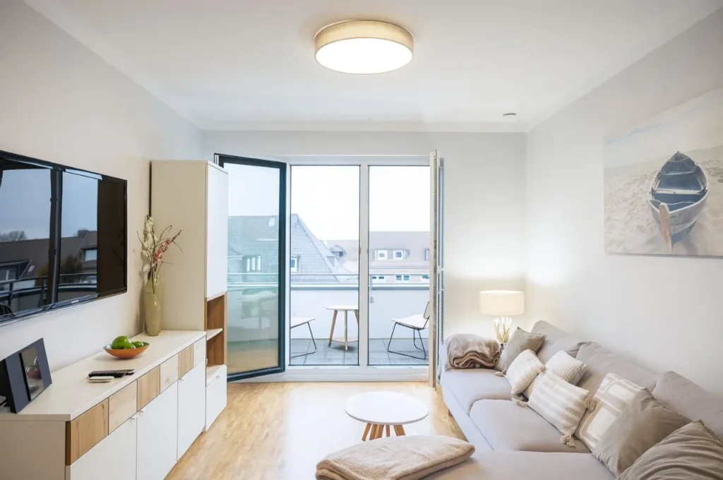 Titelbild Apartment Frische Brise in Büsum an der Nordsee mit moderner Ferienwohnung und gemütlichem Wohnbereich