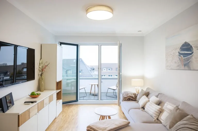 Titelbild Apartment Frische Brise in Büsum an der Nordsee mit moderner Ferienwohnung und gemütlichem Wohnbereich